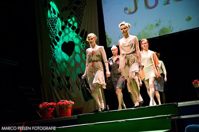 Frisgroen Feest catwalk Kleding Studio Jux Fotograaf ©Marco Peelen